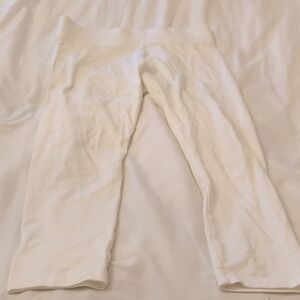 HUE Soft White Leggings